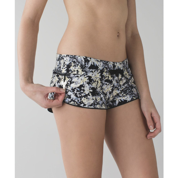 Lululemon Reversible Beach Water Shorts 6 NWOT - Picture 8 of 14